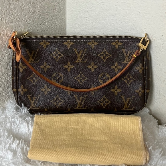 Louis Vuitton Monogram Pochette Accessories - Picture 1 of 8